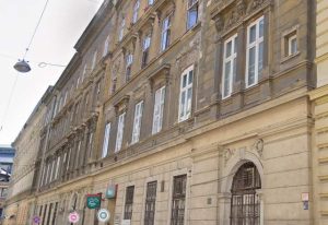 Társasház tetőtér