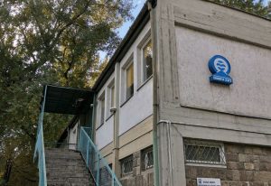 Duna közeli irodaépület